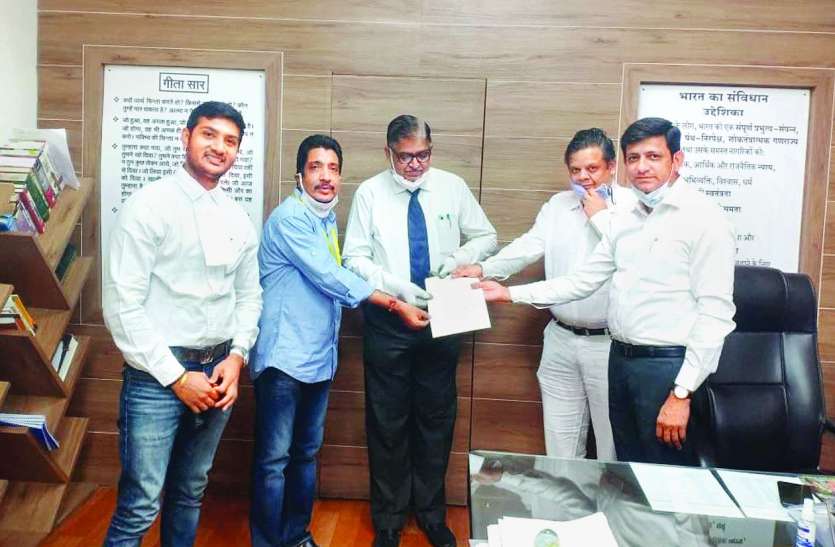 सरकारी वकीलों ने भेंट किए 1.90 लाख सरकारी वकीलों ने भेंट किए 1.90 लाख