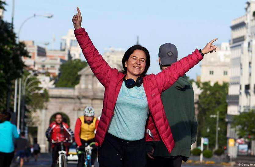 spain स्पेन ने छह माह से लगा राष्ट्रीय आपातकाल खत्म किया, कोरोना को रोकने के लिए लगा नाइट कर्फ्यू हटाया