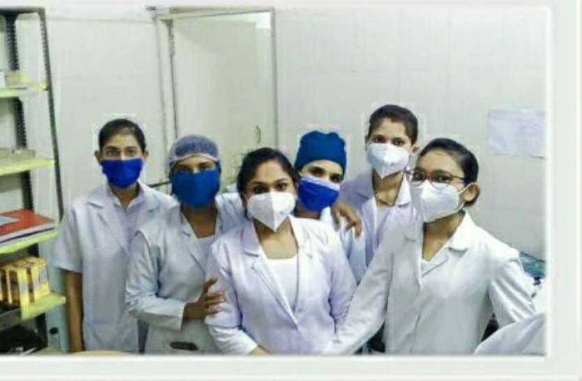 1101nsp1.jpg कोरोना काल में जिला अस्पताल की व्यवस्थाओं को बखूबी संभाल रही हैं सौ से ज्यादा नर्सें