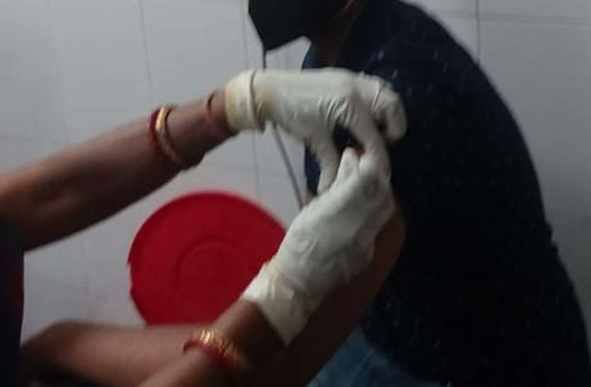 युवाओं को भी लगने लगा कोरोना बचाव का टीका युवाओं को भी लगने लगा कोरोना बचाव का टीका