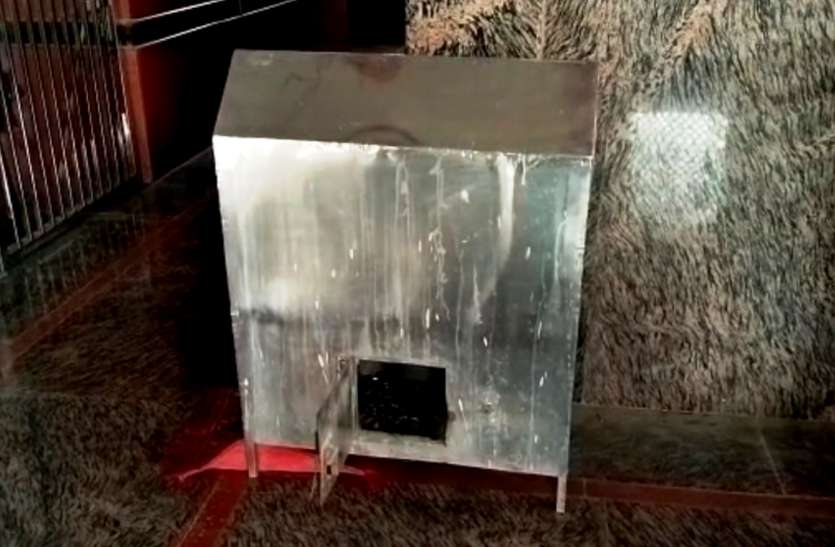 chori हनुमान मंदिर के पुजारियों को नशीला पदार्थ खिलाकर साढ़े तीन लाख की चोरी