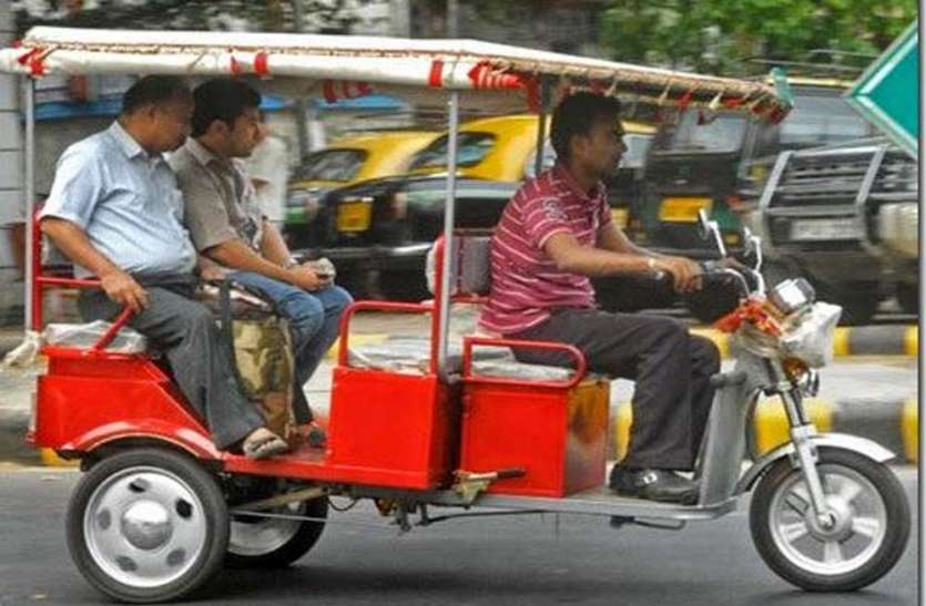 प्रतीकात्मक फोटो बदलेगा बैटरी वाली गाड़ियों का नंबर प्लेट, पेट्रोल-डिजल गाड़ियों से अलग होगा रंग