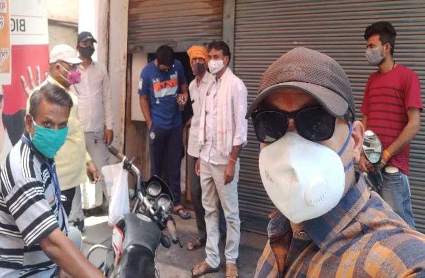 दुकानदारों से वसूला जुर्माना दुकानों को किया गया सील दुकानदारों से वसूला जुर्माना दुकानों को किया गया सील