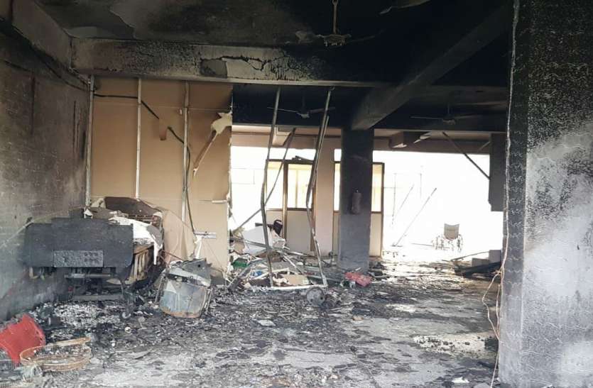 Gujarat: भरूच के कोविड अस्पताल में आग लगने की घटना में प्रतिवादियों से मांगा जवाब Gujarat: भरूच के कोविड अस्पताल में आग लगने की घटना में प्रतिवादियों से मांगा जवाब