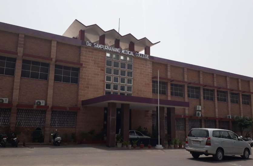 आज से दो दिन काली पट्टी बांधकर काम करेंगे रेजिडेंट डॉक्टर आज से दो दिन काली पट्टी बांधकर काम करेंगे रेजिडेंट डॉक्टर