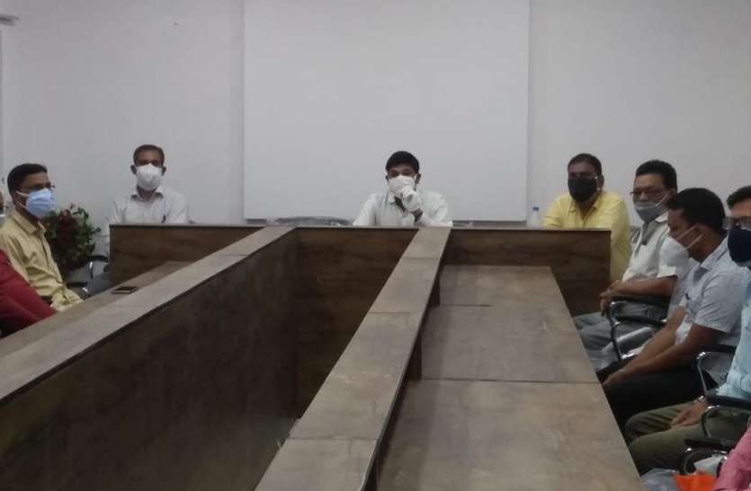 SDM warns private practitioners, sends investigation center to patient निजी प्रैक्टिशनर्स को एसडीएम ने दी चेतावनी, कोरोना के लक्षण वाले मरीज को भेजे जांच केंद्र