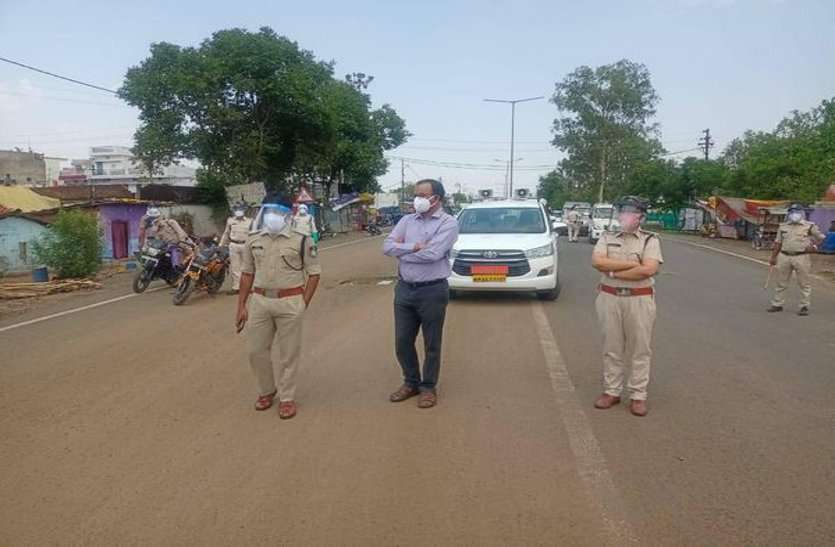 कोरोना कफ्र्यू : शहर से गांव तक पहरा, उल्लंघन करने वालों पर दर्ज हुआ एफआइआर कोरोना कफ्र्यू : शहर से गांव तक पहरा, उल्लंघन करने वालों पर दर्ज हुआ एफआइआर