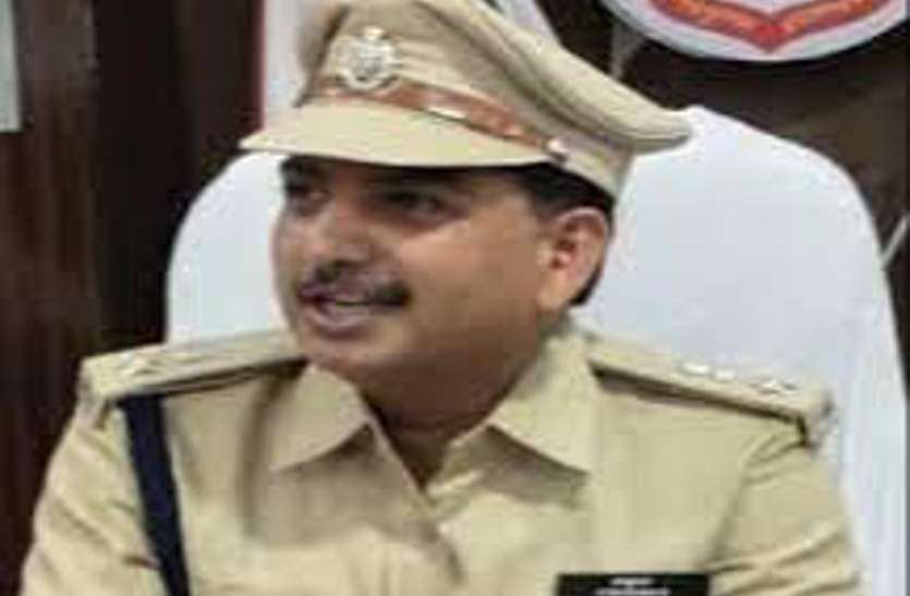 SP Ramkrishn Sahu एसपी के इस आदेश को पुलिसकर्मियों ने दिखाया ठेंगा, एक एसआई समेत 15 पुलिसकर्मी निलंबित