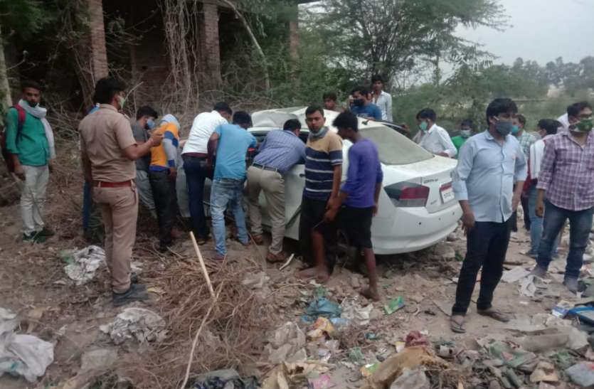 तेज रफ्तार चार पहिया वाहन और बाइक में हुई जोरदार टक्कर, दो की मौत एक की हालत गंभीर तेज रफ्तार चार पहिया वाहन और बाइक में हुई जोरदार टक्कर, दो की मौत एक की हालत गंभीर