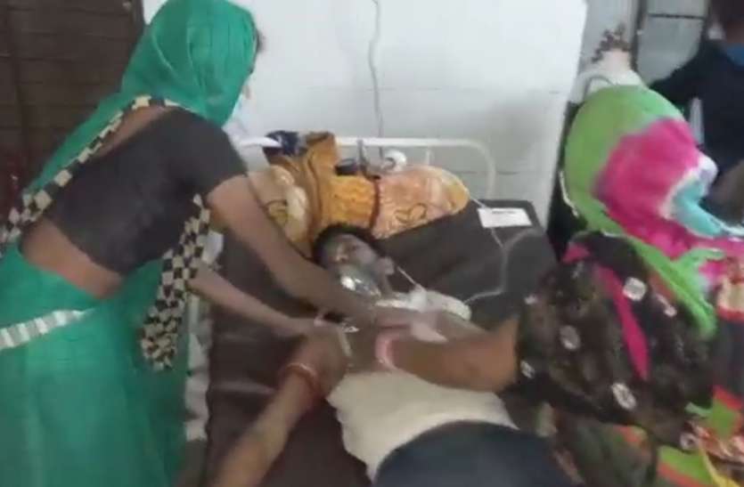 पिता की सांसें उखडऩे लगी तो बेटे ने ऑक्सीजन सिलेंडर लगाकर बचाई जान पिता की सांसें उखडऩे लगी तो बेटे ने ऑक्सीजन सिलेंडर लगाकर बचाई जान