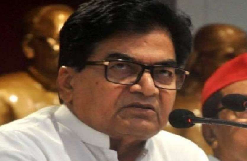आजम खां की गंभीर हालात पर चिंतित प्रो. रामगोपाल यादव ने कहा, यूपी में निकृष्टतम शासकों का राज्य आजम खां की गंभीर हालात पर चिंतित प्रो. रामगोपाल यादव ने कहा, यूपी में निकृष्टतम शासकों का राज्य