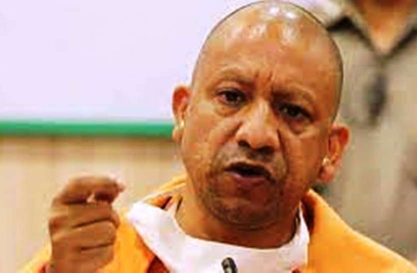 CM Yogi Adityanath आगरा में बढ़ रहे कोरोना संकट के बीच आज शहर में सवा तीन घंटे रहेंगे मुख्यमंत्री योगी आदित्यनाथ