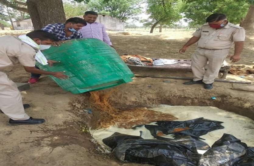 देशी हथकढ़ शराब पकड़ी, तीन हजार वाश नष्ट देशी हथकढ़ शराब पकड़ी, तीन हजार वाश नष्ट