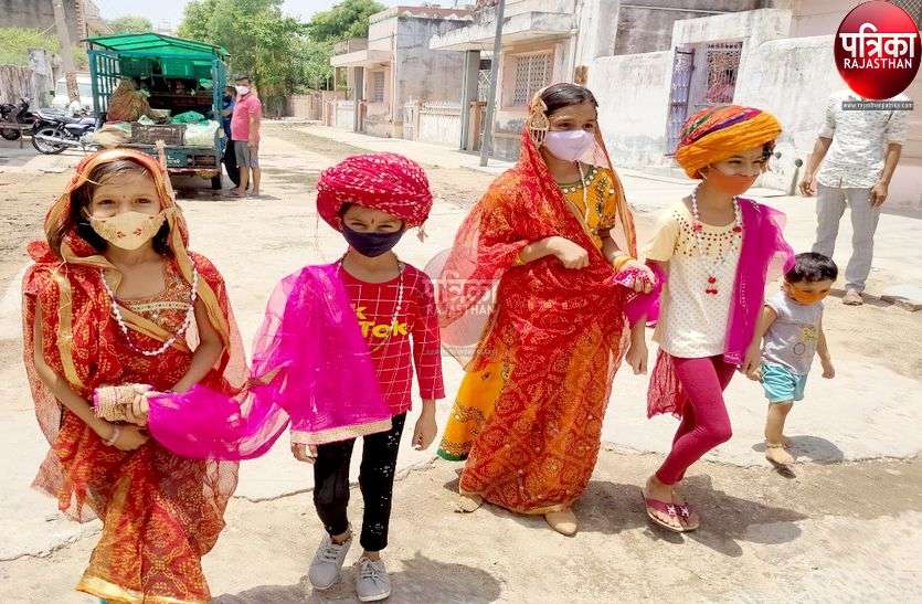 सादगी से मनाई अक्षय तृतीया : किसानों ने की खेत-खलियान की पूजा-अर्चना, बच्चों ने रचा वर-वधु का स्वांग सादगी से मनाई अक्षय तृतीया : किसानों ने की खेत-खलियान की पूजा-अर्चना, बच्चों ने रचा वर-वधु का स्वांग