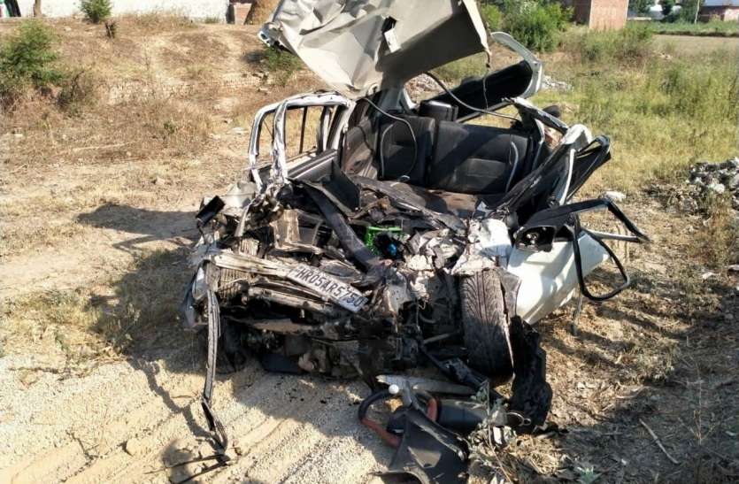 car_accident.jpg मुजफ्फरनगर में भीषण सड़क हाद्सा कार सवार तीन की मौत दो की हालत गंभीर
