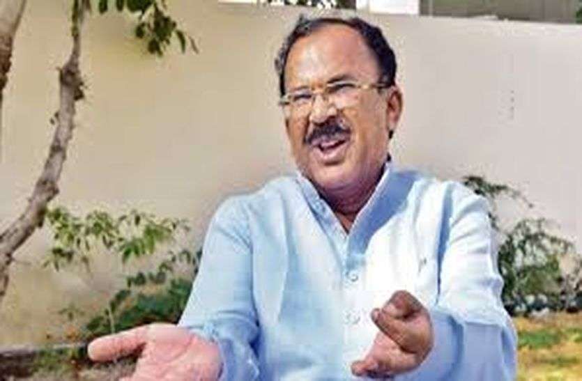 पूर्व शिक्षा मंत्री देवनानी का आरोप : केन्द्र ने दिए 201 करोड़ रुपए, ऑक्सीजन प्लांट ही नहीं लगा सकी राज्य सरकार पूर्व शिक्षा मंत्री देवनानी का आरोप : केन्द्र ने दिए 201 करोड़ रुपए, ऑक्सीजन प्लांट ही नहीं लगा सकी राज्य सरकार