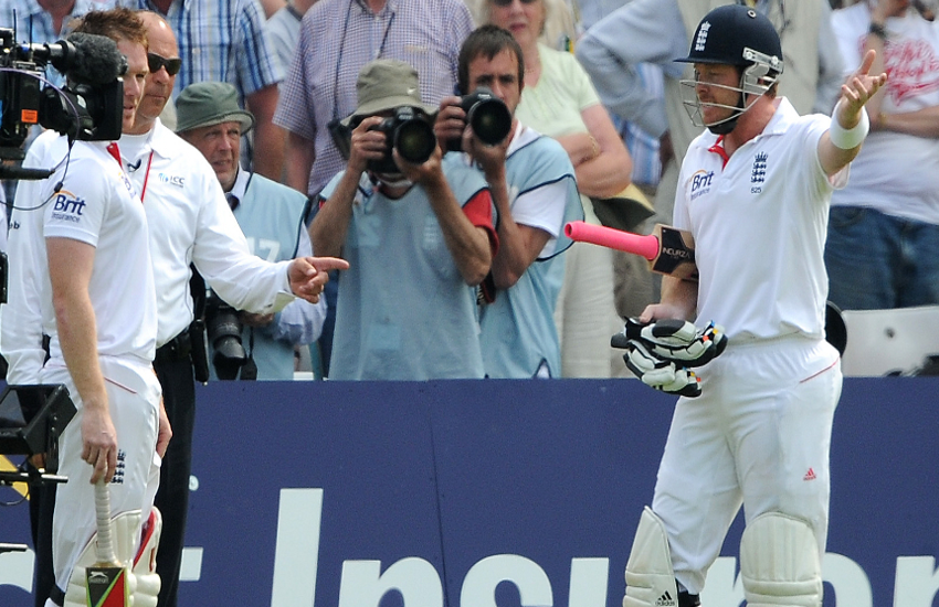dhoni_and_ian_bell2.png