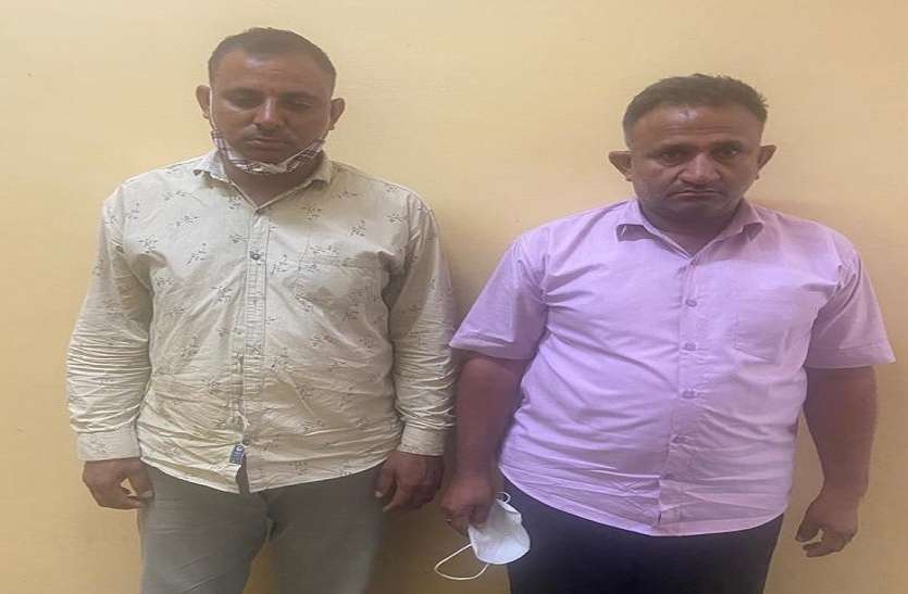 dig-afeem.jpg अफीम की तस्करी करने वाले दो तस्कर गिरफ्तार