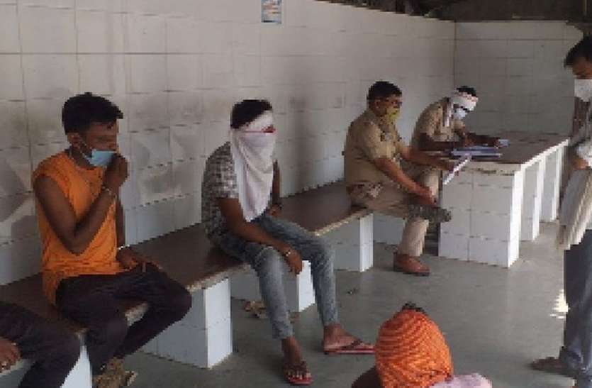 धारदार हथियारों से किए ताबड़तोड़ वार, एक जने की मौत धारदार हथियारों से किए ताबड़तोड़ वार, एक जने की मौत