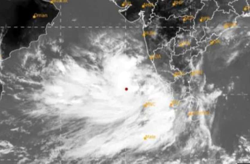 Cyclone Tauktae may hit gujarat Cyclone Tauktae ने पकड़ी रफ्तार, जानिए सबसे पहले किन राज्यों में देगा दस्तक