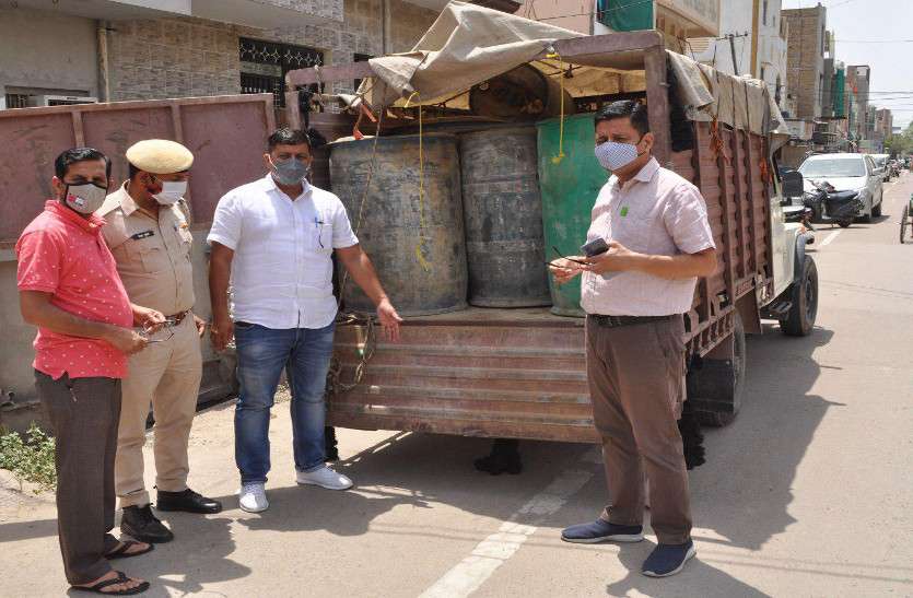 अवैध डीजल का परिवहन, रसद विभाग की टीम ने 2530 लीटर डीजल जब्त किया अवैध डीजल का परिवहन, रसद विभाग की टीम ने 2530 लीटर डीजल जब्त किया