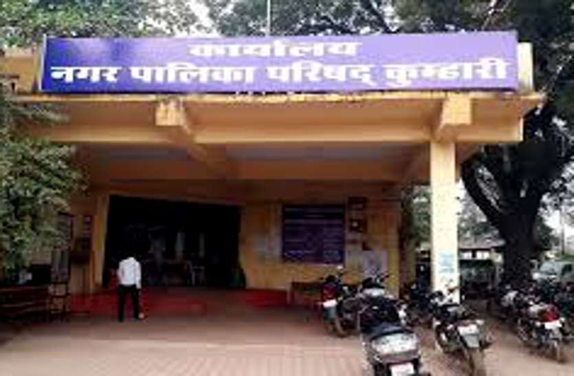 कोरोना संक्रमित परिवार को 24 घंटे में कब्जा खाली करने का नोटिस, नगर पालिका ने कहा हमारा रवैया मानवीय लोग समझ नहीं रहे कोरोना संक्रमित परिवार को 24 घंटे में कब्जा खाली करने का नोटिस, नगर पालिका ने कहा हमारा रवैया मानवीय लोग समझ नहीं रहे