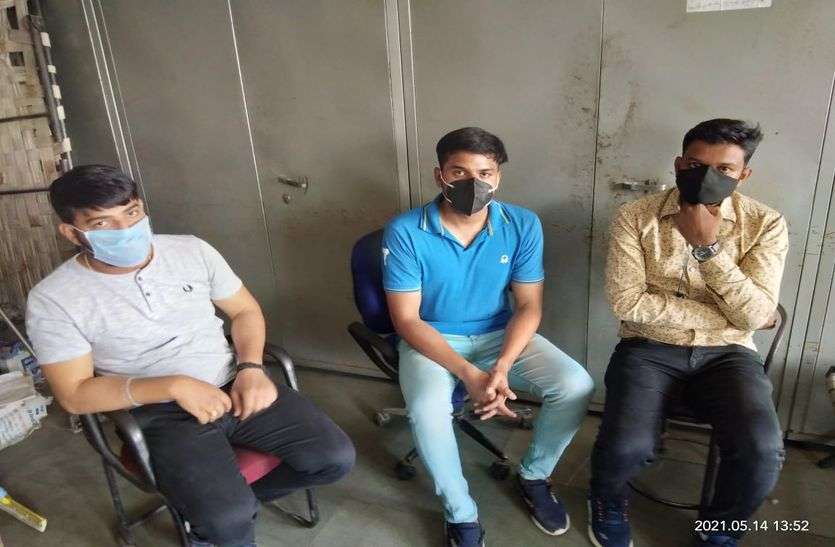 घर पर कोविड सैंपलिंग लेने के बदले मांगी थी घूस, शिकायत पर एसीबी ने तीन आरोपियों को दबोचा घर पर कोविड सैंपलिंग लेने के बदले मांगी थी घूस, शिकायत पर एसीबी ने तीन आरोपियों को दबोचा