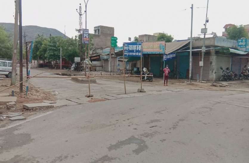 Lock Down In Alwar: Strict Lock Down In kala Kuan Area Of Alwar City राजस्थान में यहां सबसे कड़ा लॉक डाउन लगा, बिना अनुमति घर से बाहर निकलने पर रोक, इलाके को सील कर पुलिस तैनात