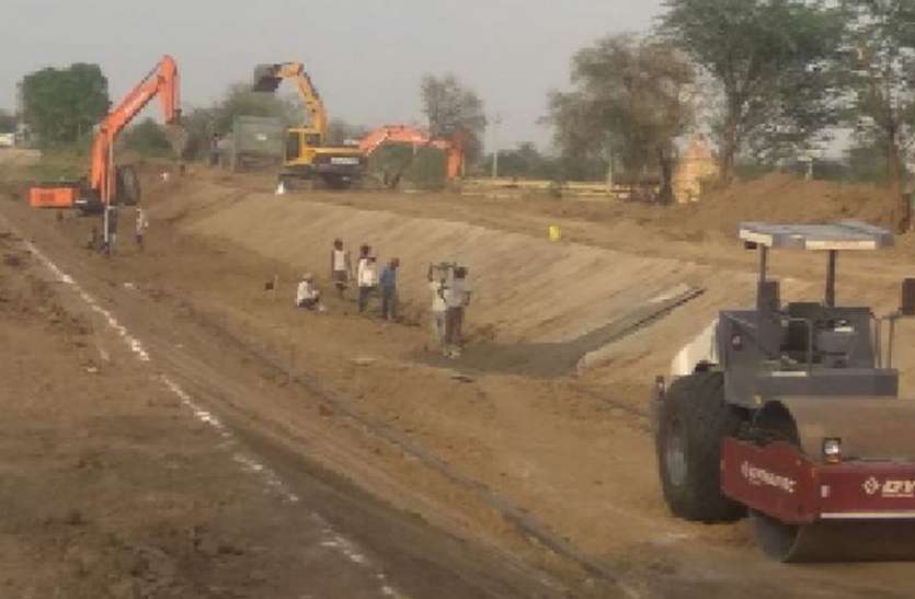 नहरों के सुदृढ़ीकरण कार्य में लीपापोती नहरों के सुदृढ़ीकरण कार्य में लीपापोती