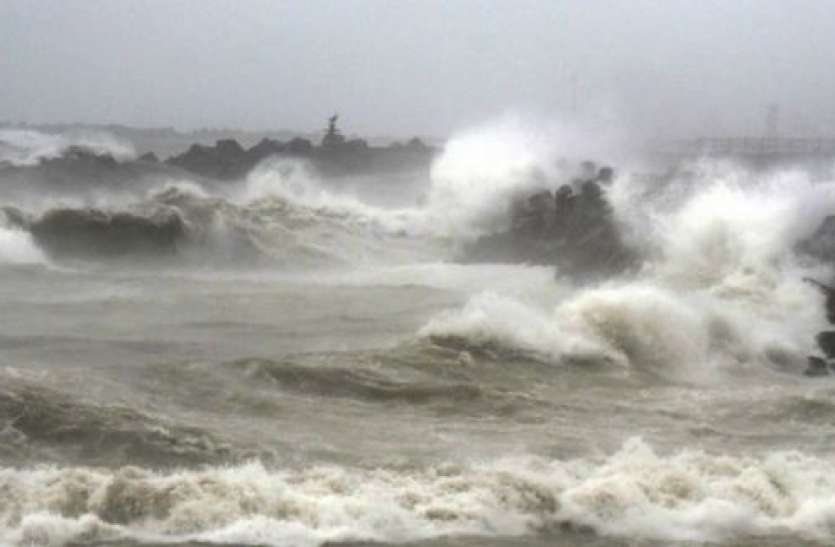 Cyclone Tauktae forward to gujarat and Maharashtra know weather update other states आज गुजरात के तटीय क्षेत्रों से टकरा सकता है Cyclone Tauktae, महाराष्ट्र समेत इन राज्यों में बदला मौसम का मिजाज