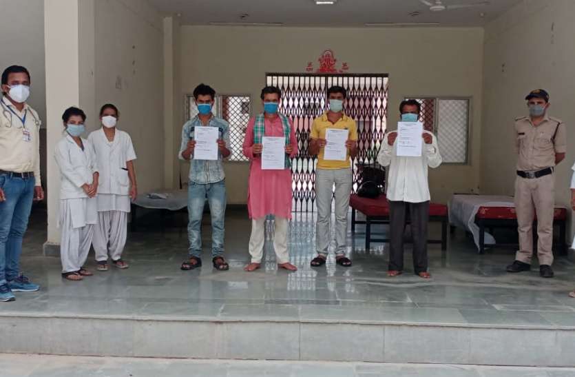 10 कोविड सेंटर में 90 फीसदी बिस्तर खाली कोरोना वारियर्स की मेहनत और लोगों की सावधानी लाने लगी रंग, दूसरी लहर का असर होने लगा कम