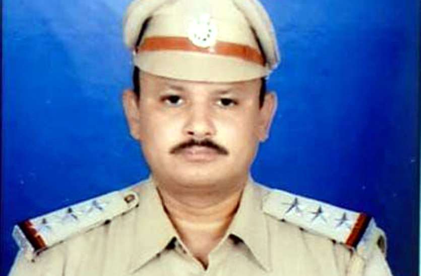 a2.jpg भट्टा बस्ती एसएचओ फरार, घर भी नहीं पहुंचा, मोबाइल बंद, निलम्बित किया, तलाश जारी