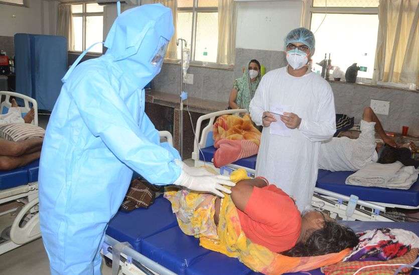 कोरोना से राहत : अजमेर जिले में संक्रमित मरीजों की रफ्तार पड़ी मंदी कोरोना से राहत : अजमेर जिले में संक्रमित मरीजों की रफ्तार पड़ी मंदी