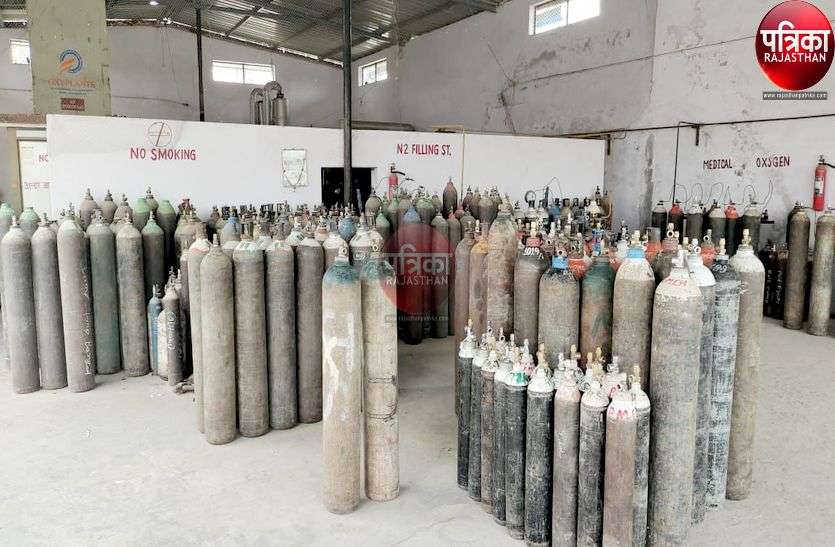 उखड़ती सांसों के लिए संजीवनी बना सुमेरपुर का ऑक्सीजन प्लांट, प्रतिदिन 500 से अधिक सिलेंडर तैयार उखड़ती सांसों के लिए संजीवनी बना सुमेरपुर का ऑक्सीजन प्लांट, प्रतिदिन 500 से अधिक सिलेंडर तैयार