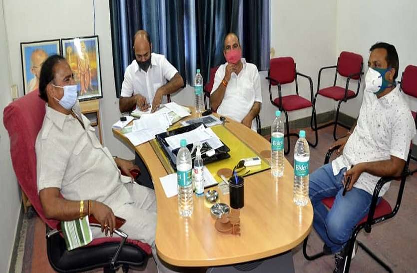 संचालक मंडल व प्रबंधन की आपसी खींचतान में फिर अटकी बैठक संचालक मंडल व प्रबंधन की आपसी खींचतान में फिर अटकी बैठक