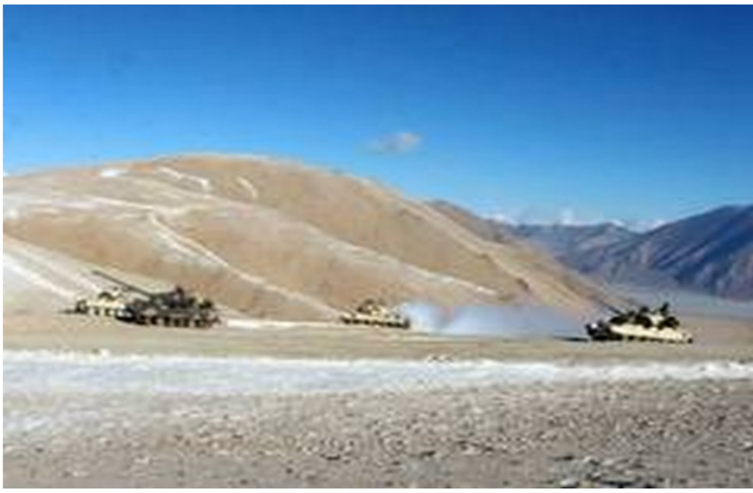 Chinese_Army_exercise.png लद्दाख सीमा के पास चीनी सेना कर रही युद्धाभ्यास, भारतीय सेना की कड़ी नजर