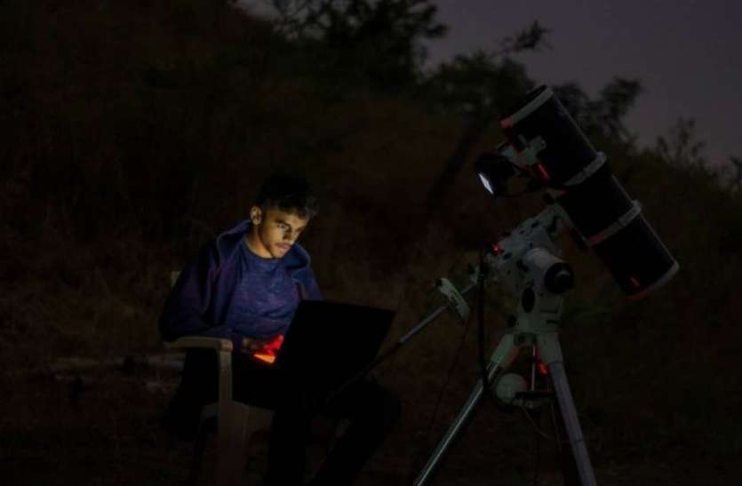 Pune teenager Prathmesh Jaju clicks largest and clearest image of moon, goes viral on social media पुणे के टीनेजर ने खींची चांद की सबसे साफ और बड़ी तस्वीर, सोशल मीडिया पर हुई वायरल