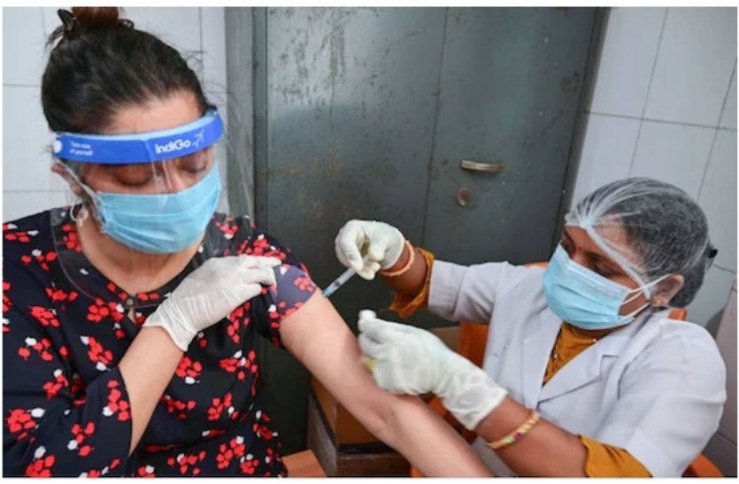 corona_vaccination.png Covid-19 Vaccination: केंद्र सरकार ने कोरोना वैक्सीनेशन का बदला नियम, अब ठीक होने के 3 महीने बाद लगेगा टीका