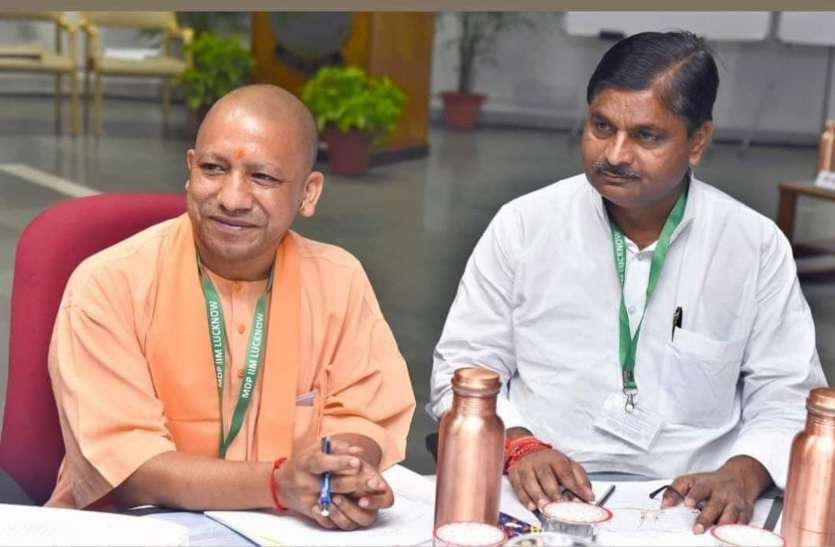 minister-vijay-kashyap-dies-from-corona-at-medanta-hospital-gurugram.jpg UP में 5वें भाजपा विधायक की कोरोना से मौत पर पीएम मोदी ने जताया दुख, संघ कार्यकर्ता से मंत्री पद तक पहुंचे थे कश्यप