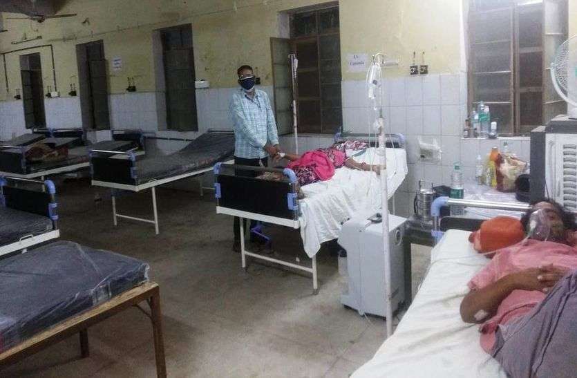 अस्पताल से स्वस्थ होकर घर लौट रहे मरीज अस्पताल से स्वस्थ होकर घर लौट रहे मरीज