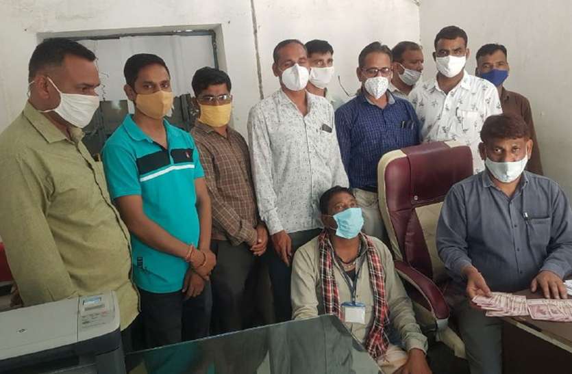 ACB traps Jamadar of Municipality by taking bribe of 1 lakh 5 thousand नगर पालिका के जमादार को 1 लाख 5 हजार की रिश्वत लेते एसीबी ने किया ट्रेप