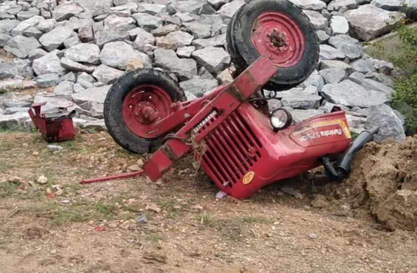 ट्रक व ट्रैक्टर की हुई आमने-सामने की भिड़ंत ट्रक व ट्रैक्टर की हुई आमने-सामने की भिड़ंत