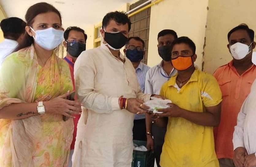 कोरोनाकाल में भोजन की व्यवस्था करना सराहनीय कदम- कृषि राज्यमंत्री कोरोनाकाल में भोजन की व्यवस्था करना सराहनीय कदम- कृषि राज्यमंत्री