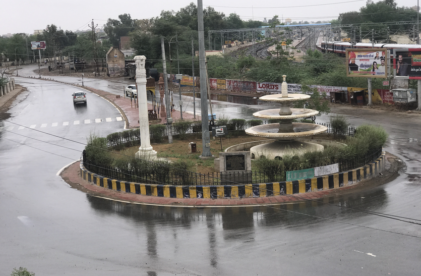 तौकाते का असर, दिनभर बूंदाबांदी तौकाते का असर, दिनभर बूंदाबांदी