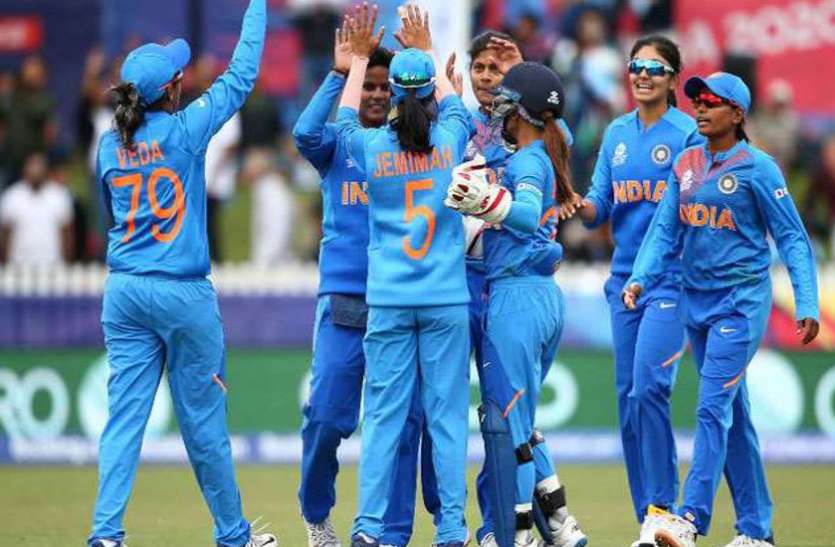indian_women_cicket_team.jpg हरमनप्रीत और मंधाना वार्षिक अनुबंध में ग्रेड-ए में बरकरार, वेदा कृष्णमूर्ति को किया बाहर