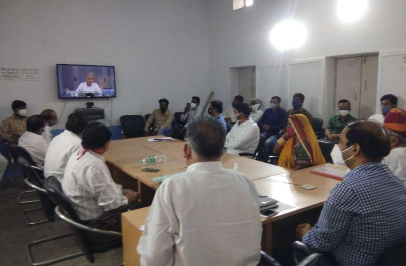 कोरोना से सावधान रहें, रूप बदलकर आ रहा है : गहलोत कोरोना से सावधान रहें, रूप बदलकर आ रहा है : गहलोत