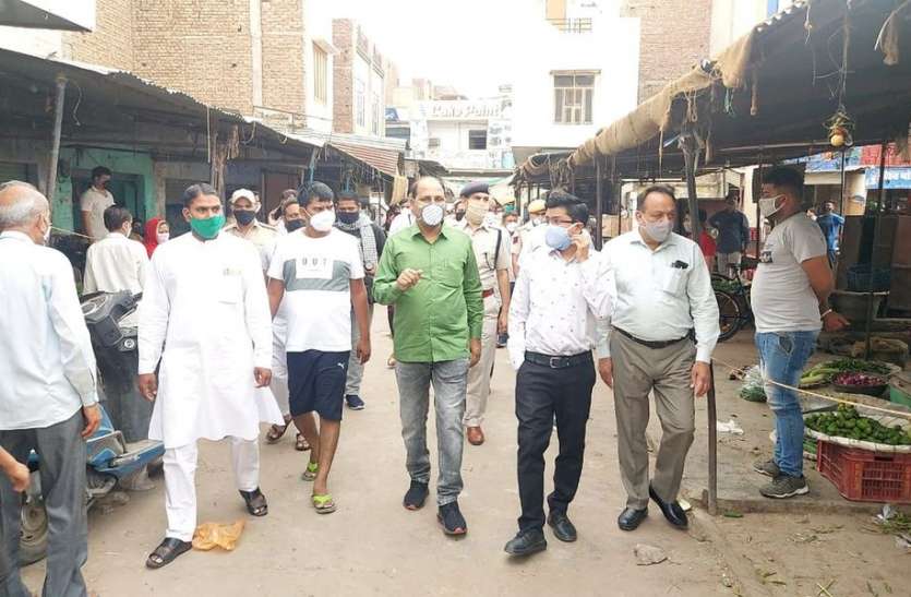 नाराजगी जताकर रेहड़ी चालकों को दी चेतावनी नाराजगी जताकर रेहड़ी चालकों को दी चेतावनी