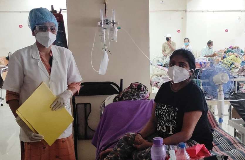 Gujarat: 96 फ़ीसदी संक्रमित फेफड़े के बावजूद प्रौढ़ महिला ने कोरोना को दी मात Gujarat: 96 फ़ीसदी संक्रमित फेफड़े के बावजूद प्रौढ़ महिला ने कोरोना को दी मात
