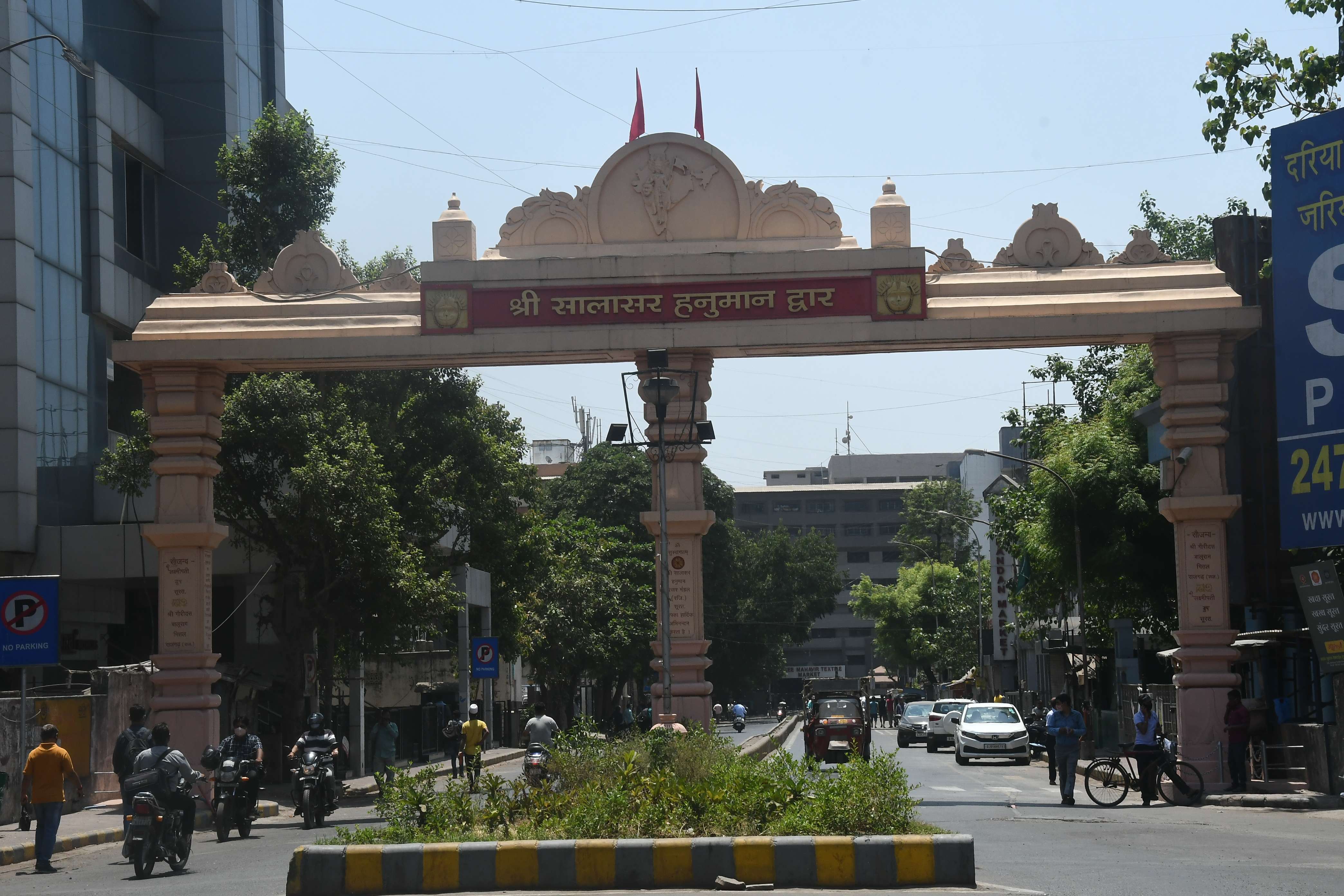 SURAT KAPDA MANDI: अटके पैमेंट की निकासी पर रहा जोर