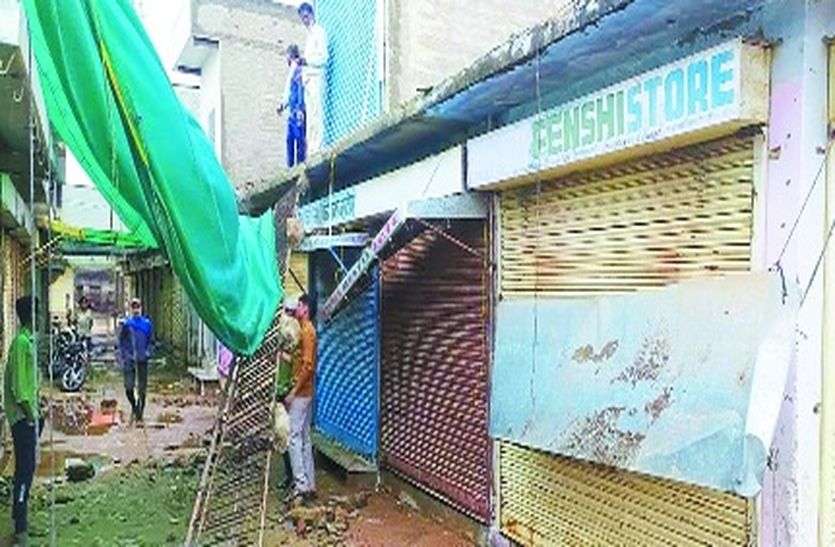तौकते तूफान ने मचाई तबाही, घरों में ही कैद रहे लोग तौकते तूफान ने मचाई तबाही, घरों में ही कैद रहे लोग